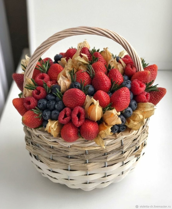 Корзиночки с ягодами покупные