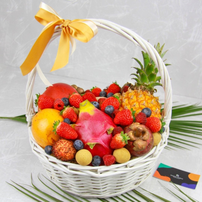 Подарочная корзина с фруктами
