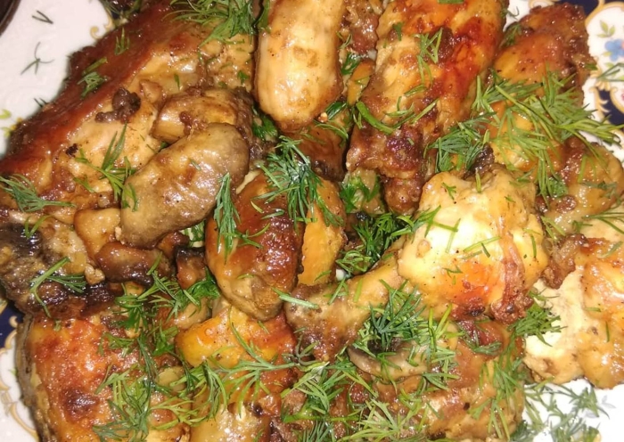 Курица с шампиньонами в духовке