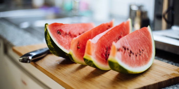 Арбуз красивый