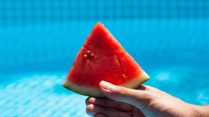 Арбуз красивый