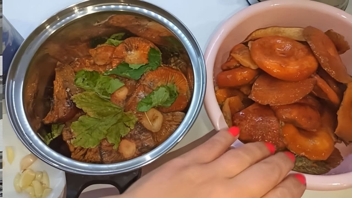 Маринованные рыжики