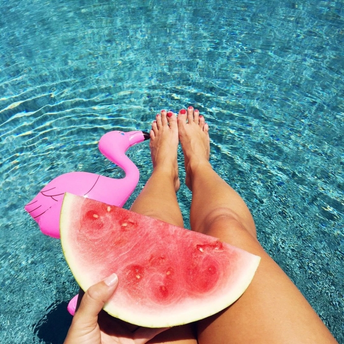 Арбуз красивый