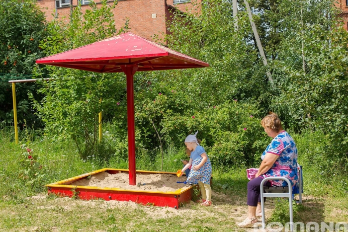 Песочница на детской площадке