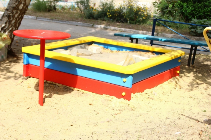 Песочница во дворе