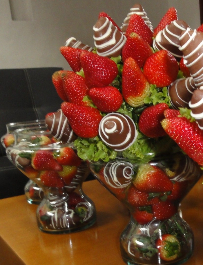 Мини композиции из клубники в шоколаде