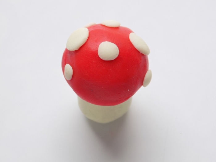 Мухомор из воздушного пластилина