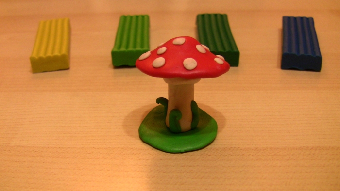Мухомор из пластилина