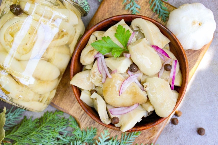 Маринованные белые грибы