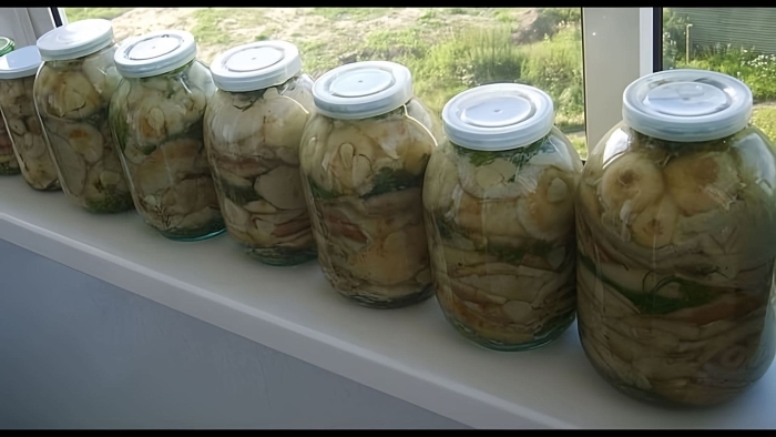 Грузди в банке