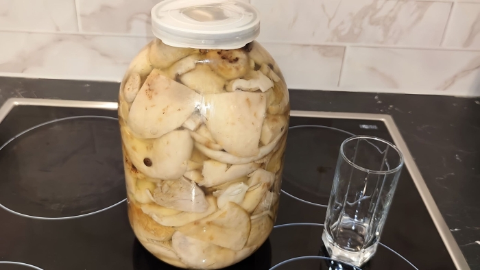 Грузди белые соленые