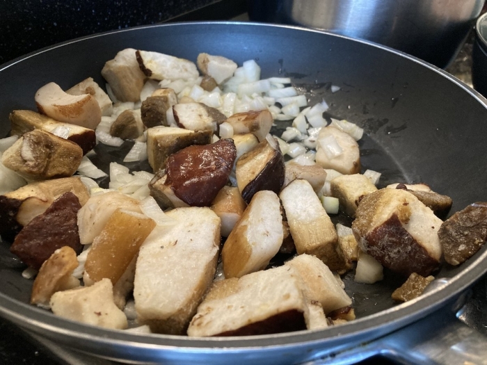 Жареные белые грибы