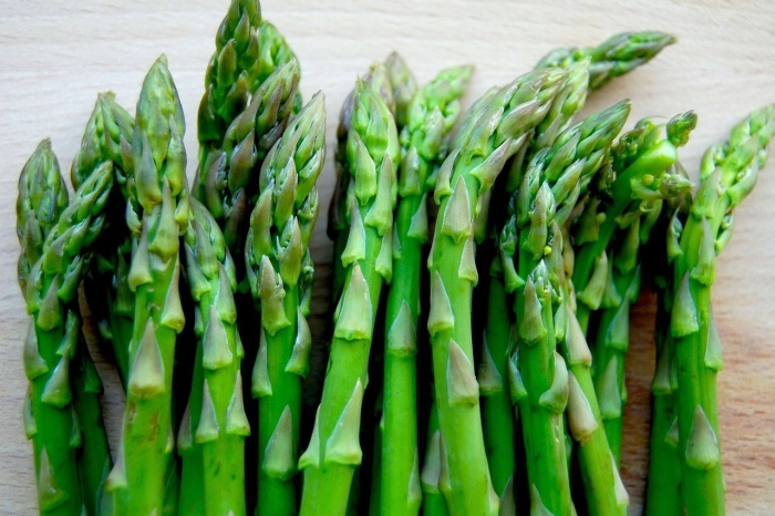 Спаржа (asparagus officinalis).