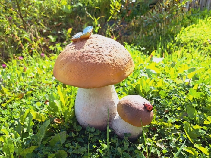 Садовые фигурки гриб белый двойной