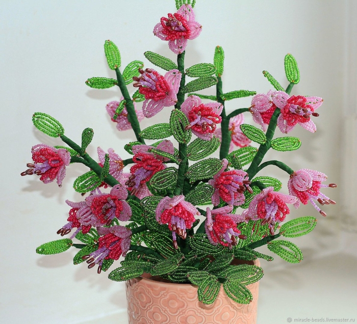 Цветок из бисера