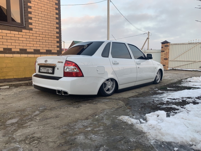 Белая приора 2 седан