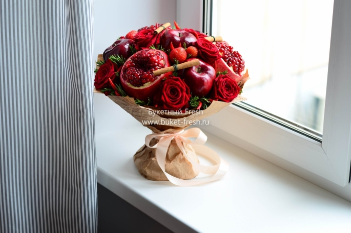 Букет из фруктов красный