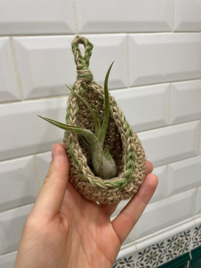 Вязаное кашпо