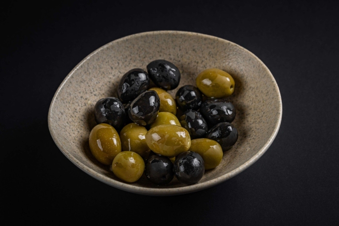 Маслины и оливки