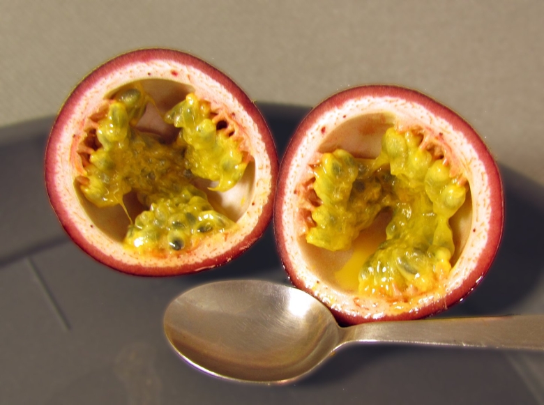 Экзотические фрукты маракуйя