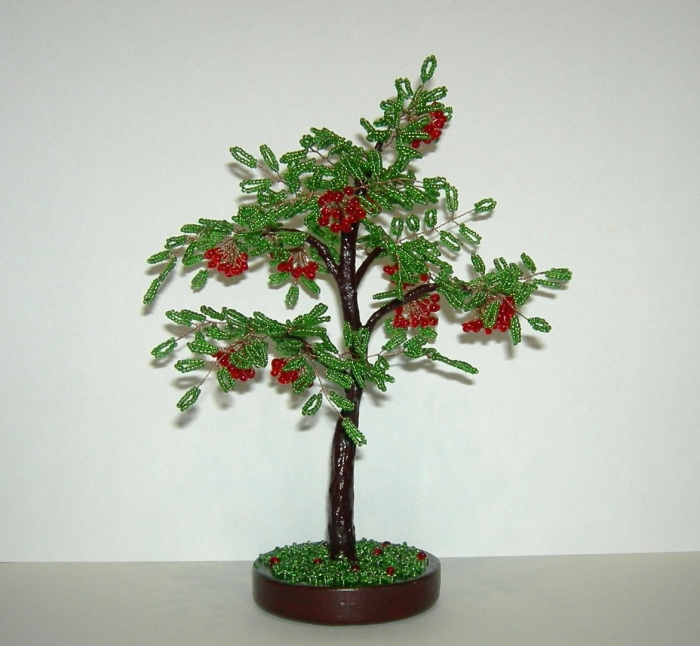 Бисерное дерево рябина