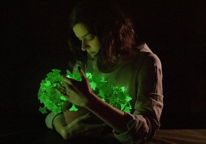 Люди светятся в темноте