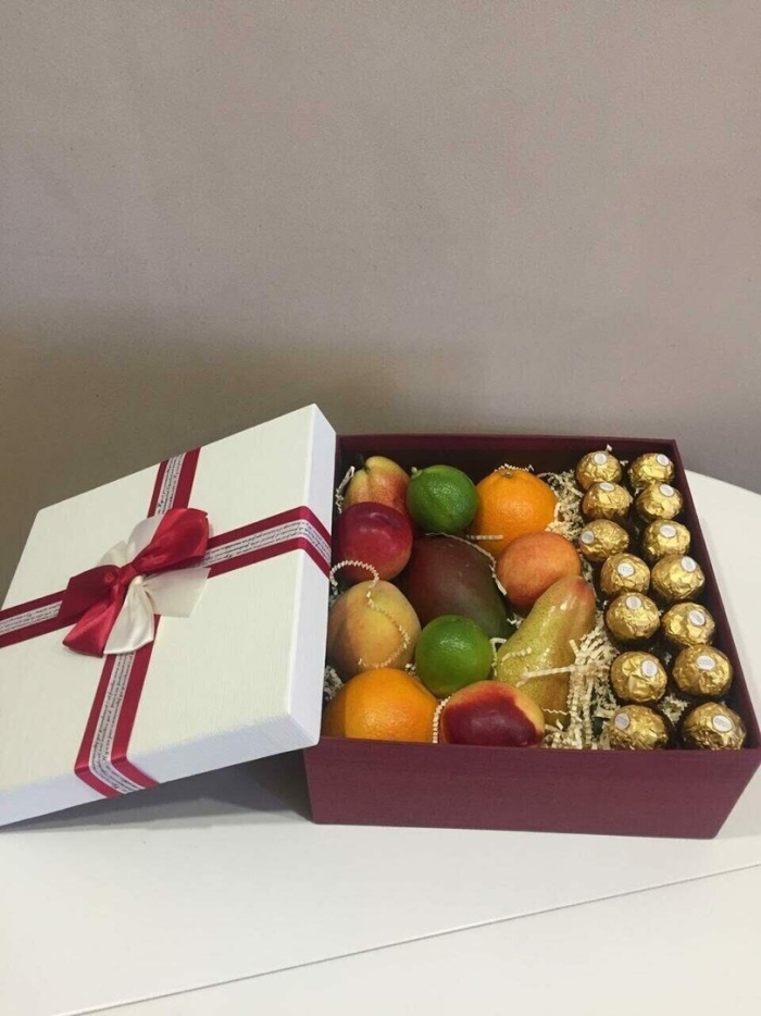 Подарочная коробка с фруктами