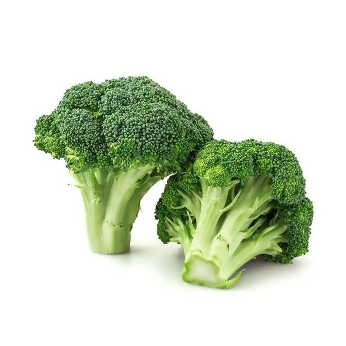 Брокколи на белом фоне