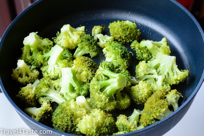 Брокколи припущенная