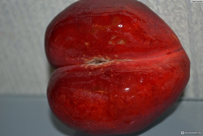 Плоский фрукт похожий на персик