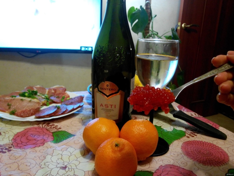 Шампанское и фрукты