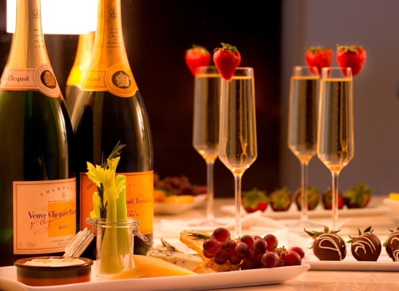 Фуршет бокалы шампанского