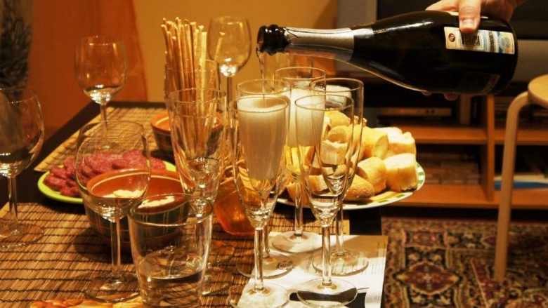 Бокал с шампанским