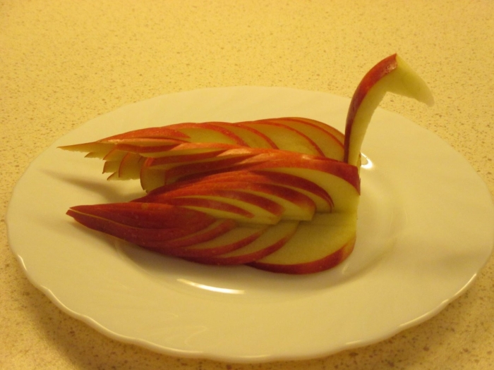 Красиво нарезать яблоко