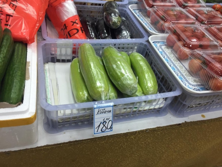 Огурец большой