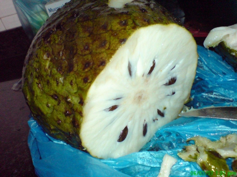 Сметанное яблоко большое