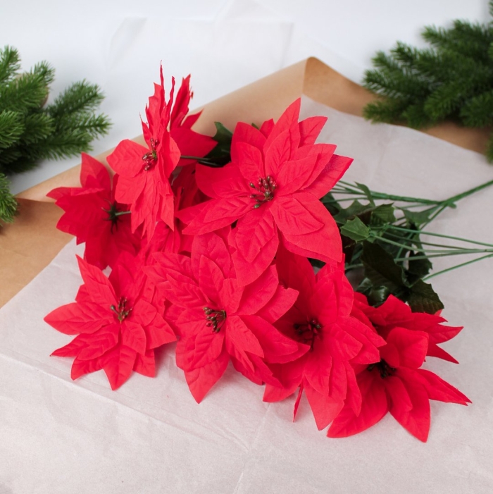 Цветок новогодний пуансеттия