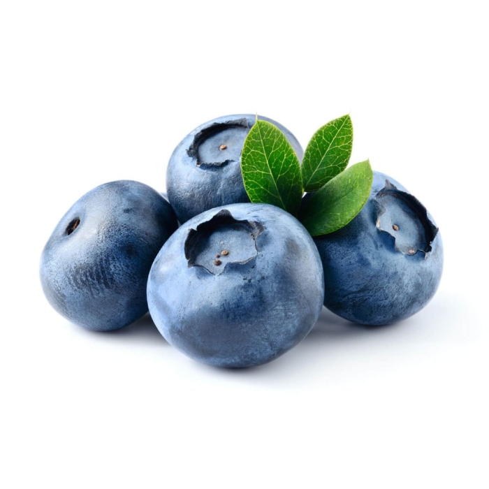 Черника на белом фоне