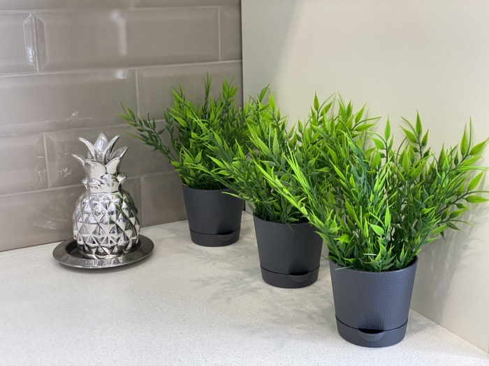 Зелень искусственная в горшке