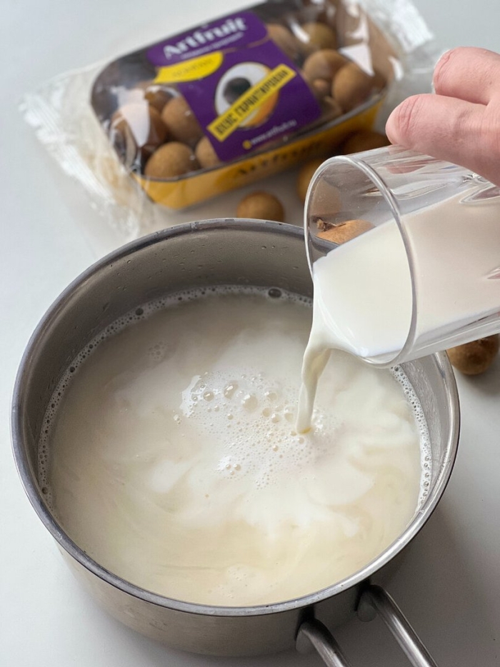 Яйца взбиваются с уксусом