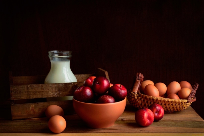 Натюрморт с яблоками