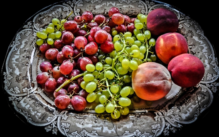 Блюдо с виноградом