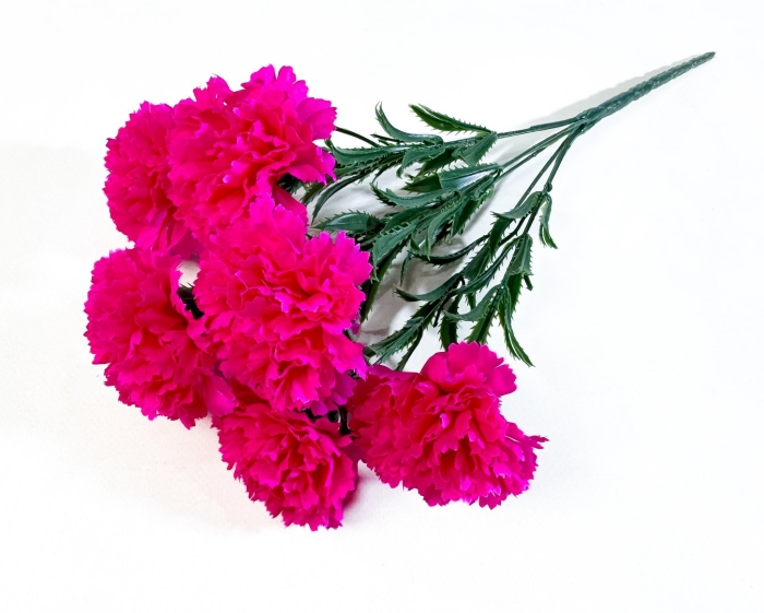 Искусственные гвоздики