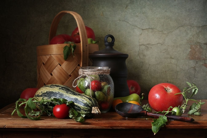 Натюрморт с помидорами