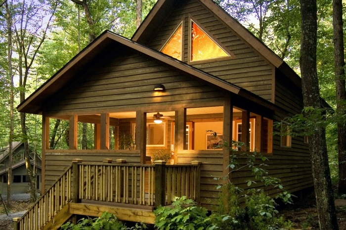 Небольшой деревянный дом