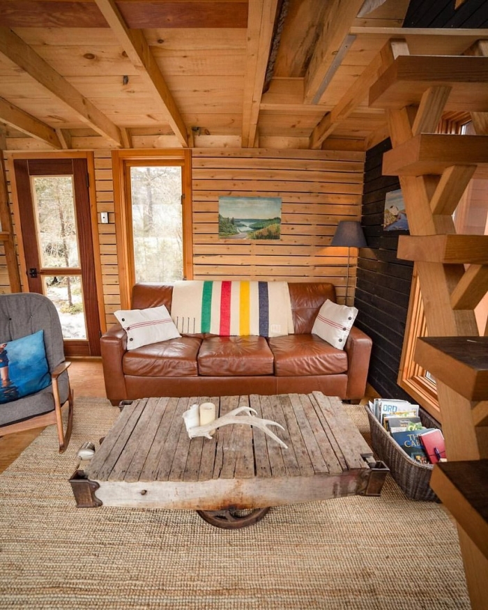 Маленький деревянный домик интерьер