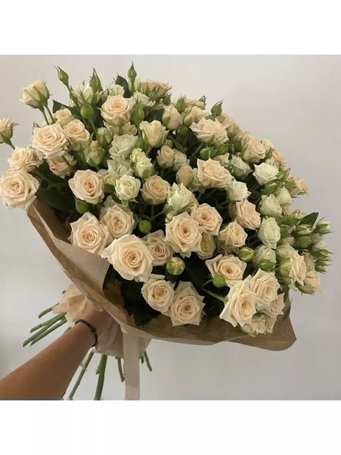 Моно букет из кустовых роз