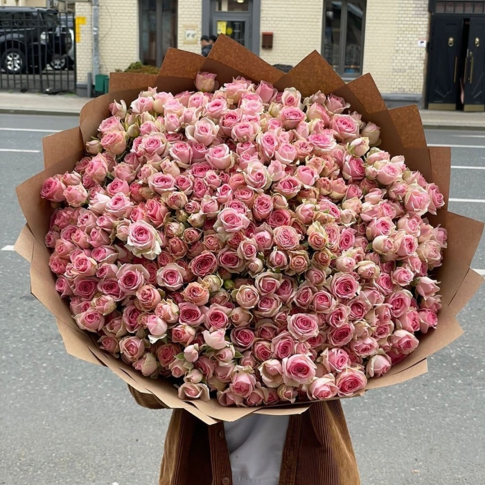 Кустовые розы большой букет