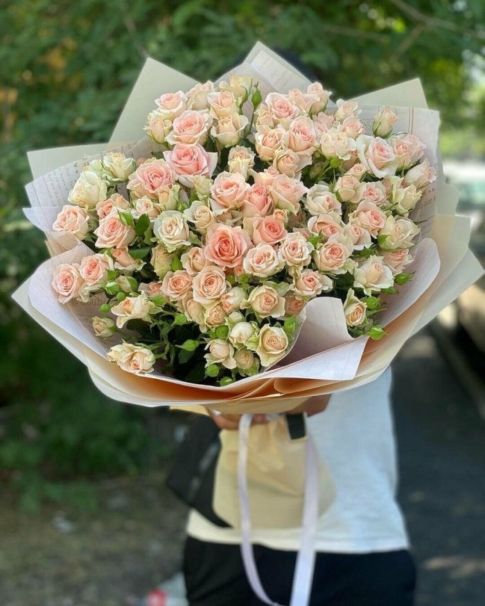 Кустовая роза букет