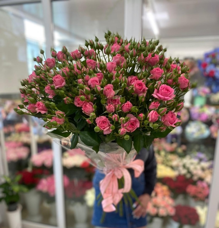 Букет из кустовой розы